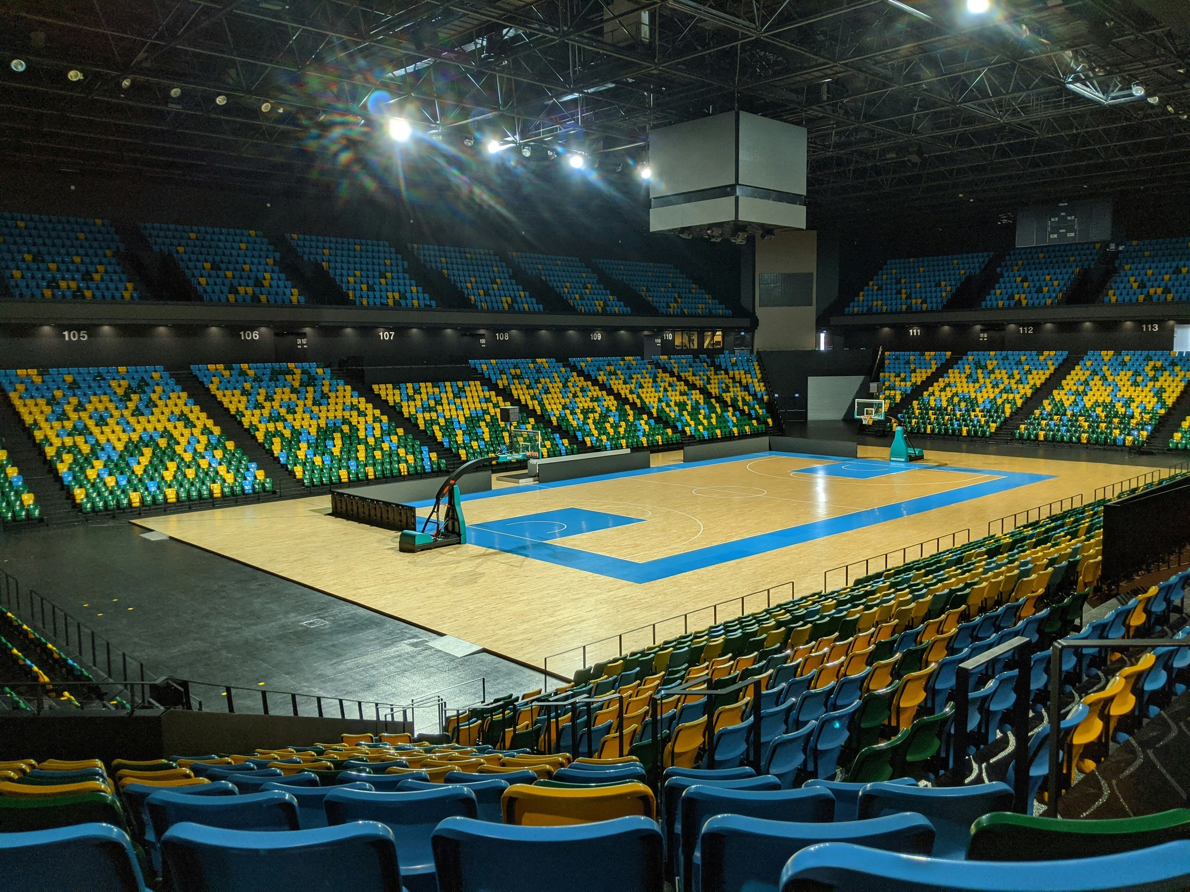 Interactive 360º virtual tour of a basketball stadium.